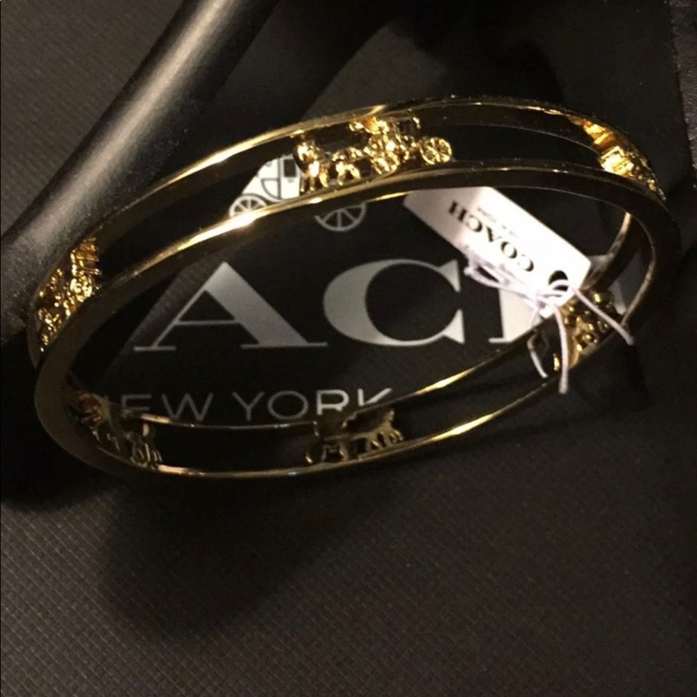 ⭐️💫COACH NWT CLASSIC HORSE & CARRIAGE GOLD BANGLE STUNNING AND PRISTINE … - Picture 5 of 8